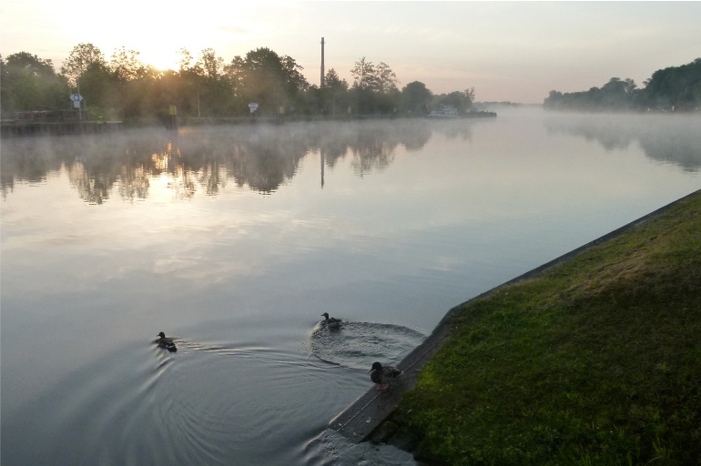 Nach dem Aufstehen , Waschen !