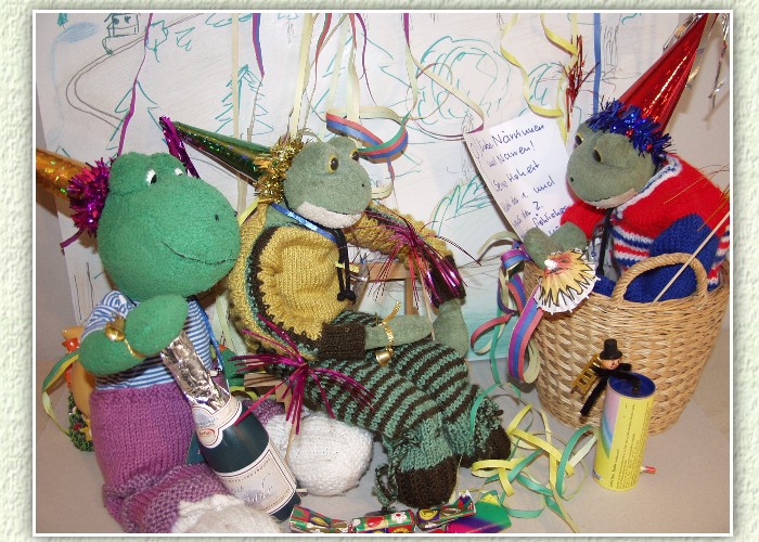  Seine Hoheit "Kurti der ERSTE" liest schon mal aus der B&uuml;tt."Na, wie findet ihr meine Rede?", fragt seine Hoheit."Nicht schlecht", findet Mondi, "aber ich w&uuml;rde ganz gerne einen Schluck zur Erfrischung trinken"."Das hat noch Zeit, wir haben viel zu tun und der Wagen muss auch noch zur Fahrt vorbereitet werden", dr&auml;ngelt Fridolin.