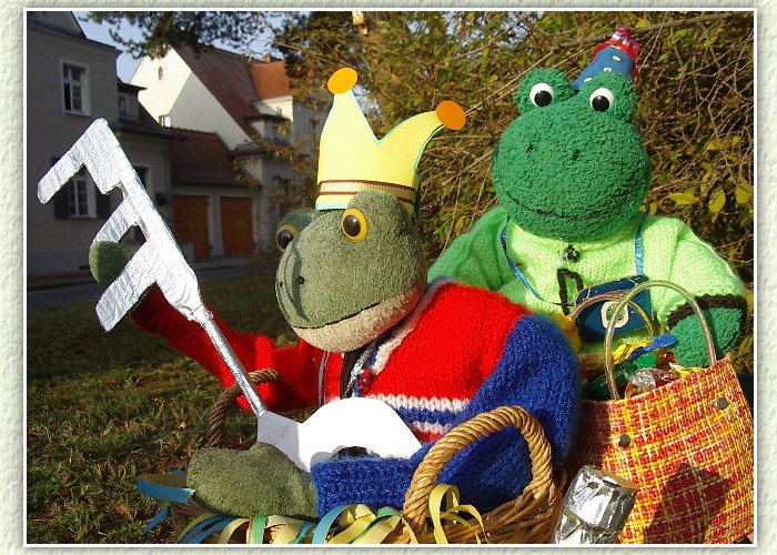 Seine Hoheit "Kurti der ERSTE" mit Bonbonwerfer Klein-Mondi auf dem Weg in die Stadt."Hoffentlich passt der Schl&uuml;ssel in die Stadtkasse", &uuml;berlegt seine "Hoheit".