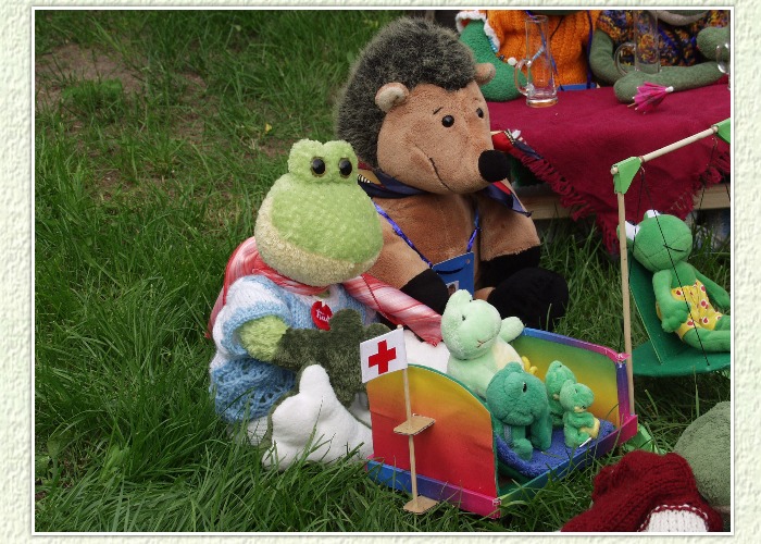 Auch die ganz kleinen Fr&ouml;sche verfolgen das Fest