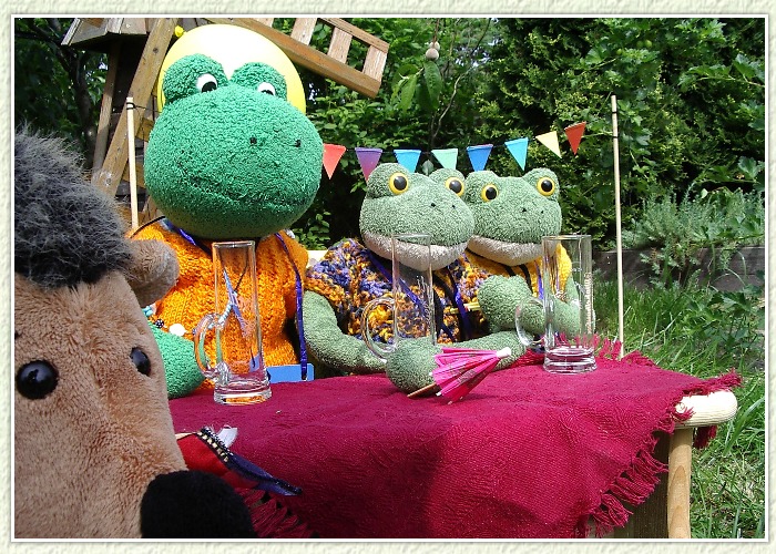 Kurti, Mondi und Fridolin verfolgen das fr&ouml;hliche Treiben