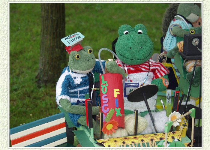 Unser Feuerwehrmann Richi brauchte zum Gl&uuml;ck nicht zum Einsatz, gel&ouml;scht wurde von oben.