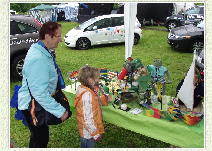 Die Besucher staunten &uuml;ber unsere sch&ouml;nen bunten Sachen und die vielen Fahrzeuge mit denen wir unterwegs sind.