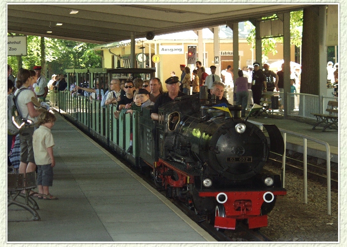 Kurti und Mondi haben doch noch die &Uuml;bersicht behalten und die Z&uuml;ge fahren wie geplant.