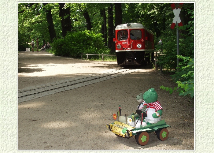 "Achtung, Mondi!" warnt Kurti seinen Fahrer. "Ich habe sie schon gesehen, sie gef&auml;llt mir gut. Sie f&auml;hrt ganz ruhig und gl&auml;nzt so sch&ouml;n". entgegnet Mondi. Ihre Freunde hatten sich schon zur Rundfahrt verabschiedet.