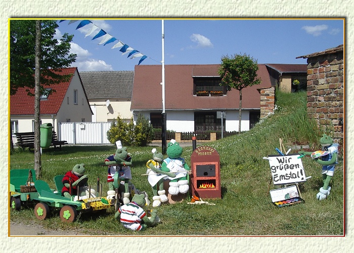 Kurti, Mondi und ihre Freunde w&uuml;nschen den flei&szlig;igen B&auml;ckern knusprige Brote und viele G&auml;ste