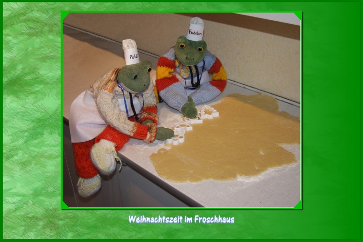 Fridolin:xDas Ausstechen geht leicht, man muss nur die ausgestochenen Kekse vorsichtig auf das Blech legen.x Poldi: xWir k&ouml;nnen verschiedene Formen ausstechen. Sterne , Weihnachtsb&auml;ume und Taler, das macht Spa&szlig;.x