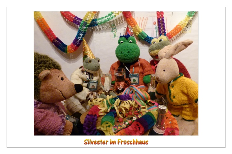 Borstel und Hoppel  sind eingetroffen. Tommi, der Reporter der TEICH-NACHRICHTEN schaut kurz vorbei :"Ich w&uuml;nsche euch viel Spa&szlig; im neuen Jahr." Mondi : "Vielen Dank, wir wollen uns jetzt das Feuerwerk ansehen, Richi ist mit der Rakete"FEUERZAUBER" dabei." Kurti:  "Wir k&ouml;nnen das Feuerwerk vom Fenster aus beobachten."