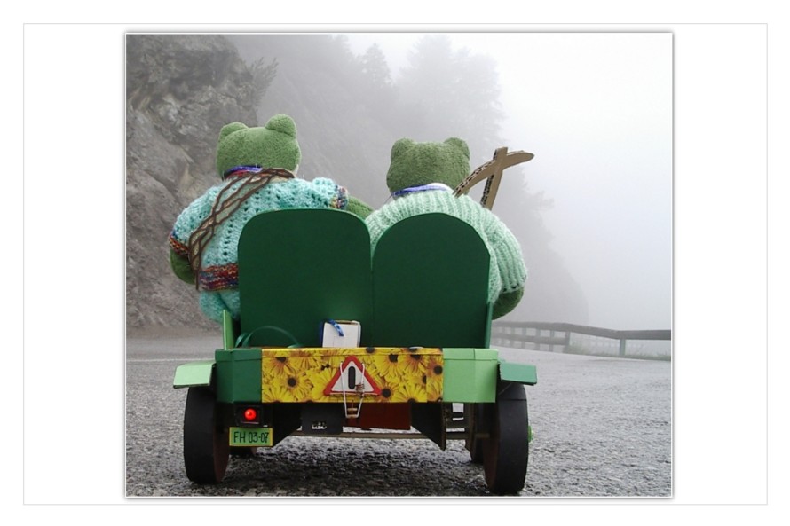 Die Ausr&uuml;stung ist verladen. Aber wo soll Mondi gesucht werden? Fridolin hat eine Idee: "Hier muss in der N&auml;he ein Aussichtspunkt sein , vielleicht k&ouml;nnen wir von dort etwas sehen."